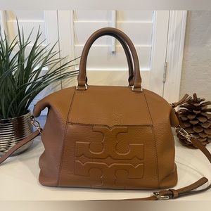 Tory Burch Leather Purse - great condition.